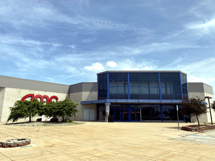 AMC Fashion Square 10 - June 15 2022 Photo (newer photo)